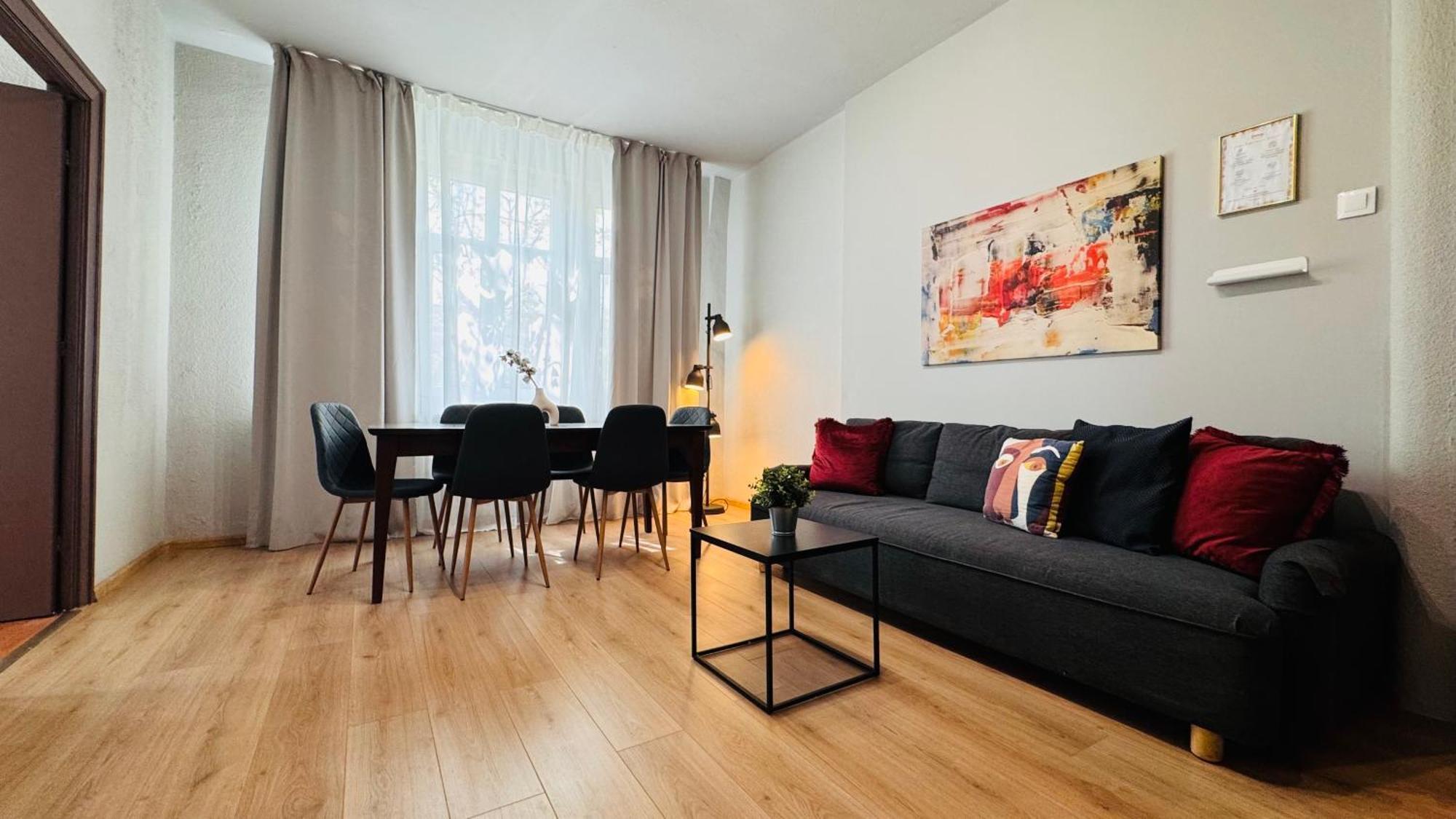 Ideal Home - Spacious & Modern Accommodation Near Unirii Square Bucarest Esterno foto